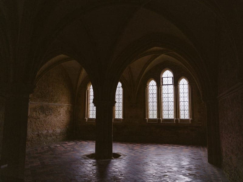 À quoi jouent les chanoines de Lagrasse ?